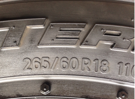 ยาง Nitto 265 60 18 กลางปี11 ดอกเยอะ ใช้กันยาวๆ