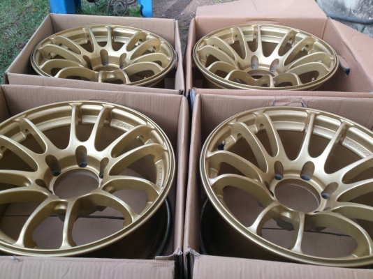 ขายแม็ก 6รูขอบ17 หน้า8 หลัง9 สีเดิม จำนวน 4 วง