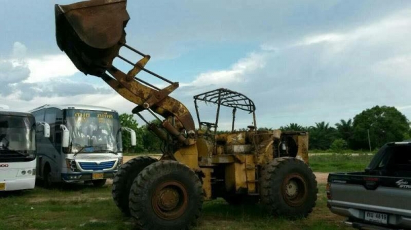 ขายรถตักล้อยาง CAT 950ราคา350,000 ขายรถตักล้อยาง CAT 950ราคา350,000