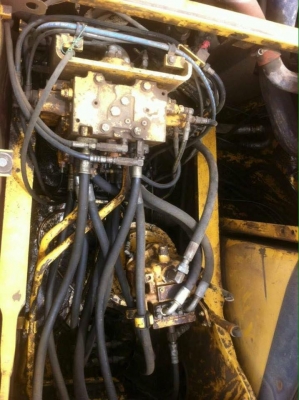 ขายรถแบคโฮ KOMATSU pc200-7เอกสารอินวอยท์ราคา1,550,000 ขายรถแบคโฮ KOMATSU pc200-7เอกสารอินวอยท์ราคา1,550,000