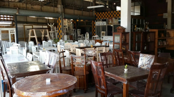 เซ้ง ร้านเฟอร์นิเจอร์ พร้อมสินค้าใหม่ทั้งร้าน ทำเลดีมาก ติดถนนใหญ่ ติวานนท์ สุดคุ้มๆมาก พร้อมดำเนินกิจการต่อได้เลย