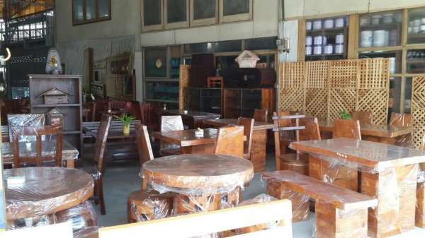 เซ้ง ร้านเฟอร์นิเจอร์ พร้อมสินค้าใหม่ทั้งร้าน ทำเลดีมาก ติดถนนใหญ่ ติวานนท์ สุดคุ้มๆมาก พร้อมดำเนินกิจการต่อได้เลย