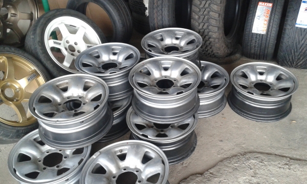 ขายกะทะเหล็กขอบ16 กว้าง 7 ใส่ 6 รู หรือเอาไปกลับหน้า ขายลูกละ 1000