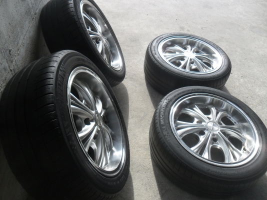 ล้อแม็ก 17นิ้ว 6รู พร้อมยาง สวยๆ 4 ล้อ ราคา 7500 บาท