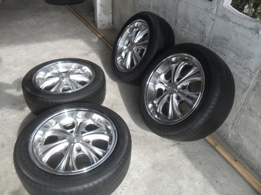 ล้อแม็ก 17นิ้ว 6รู พร้อมยาง สวยๆ 4 ล้อ ราคา 7500 บาท