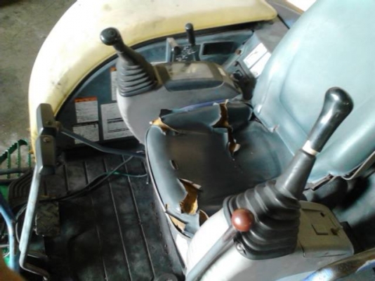 ขายรถแม็คโคร PC30 MR-1 พร้อมหัวกระแทก ขายรถแม็คโคร PC30 MR-1 พร้อมหัวกระแทก