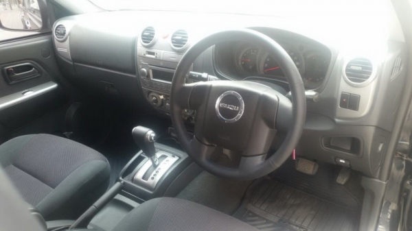 D-MAX ปี 2007 4ประตู ตัวสูง เกียร์ AUTO รถสวยจัด เครื่องวิ่งดี ช่วงล่างดี แอร์เย็น ล้อ MAX สวยๆ ภายในสวย จัดไฟแนนได้ ฟรีดาวน์