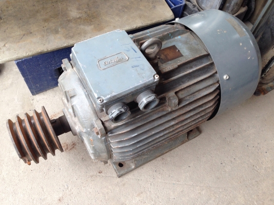 ขายมอเตอร์ Elektim 15HP. 380V 950RPM. 6Pole สภาพดีวิ่งนิ่ม พร้อมใช้งาน มี 2 ตัวครับ