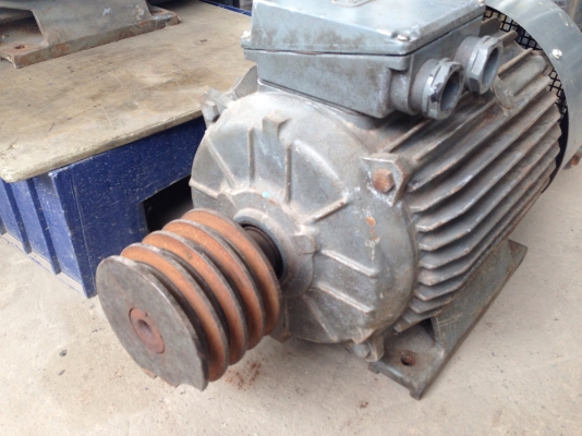 ขายมอเตอร์ Elektim 15HP. 380V 950RPM. 6Pole สภาพดีวิ่งนิ่ม พร้อมใช้งาน มี 2 ตัวครับ ขายมอเตอร์ Elektim 15HP. 380V 950RPM. 6Pole สภาพดีวิ่งนิ่ม พร้อมใช้งาน มี 2 ตัวครับ
