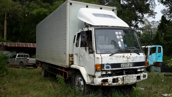 ขาย รถบรรทุก 6 ล้อ ISUZU 175 แรง