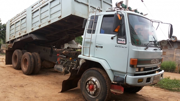 **979,000 บ.ต่อรอง/// 10ล้อ ISUZU ROCKY 240 **ขาย ISUZU ROCKY 240 แรง 10ล้อ2เพลาดั้มเหล็ก สภาพสวย ISUZU ROCKY FXZ23NFYF K 6SD1-240HP (จดใหม่ปี46) หัวขาวทำฟ้า เครื่องเดิม เกียร์เดิม เครื่องดี แน่น แรง ไม่เยิ้ม เกียร์ดีไม่มีหลุดครับ ช่วงล่างเดิม คัสซีใหญ่ ส **979,000 บ.ต่อรอง/// 10ล้อ ISUZU ROCKY 240 **ขาย ISUZU ROCKY 240 แรง 10ล้อ2เพลาดั้มเหล็ก สภาพสวย ISUZU ROCKY FXZ23NFYF K 6SD1-240HP (จดใหม่ปี46) หัวขาวทำฟ้า เครื่องเดิม เกียร์เดิม เครื่องดี แน่น แรง ไม่เยิ้ม เกียร์ดีไม่มีหลุดครับ ช่วงล่างเดิม คัสซีใหญ่ ส