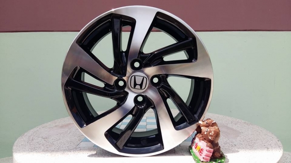 ขายล้อแม็ก jazz 15"&times;5.5" et45 สนใจติดต่อเล็กคลองสามครับ 081-3747940