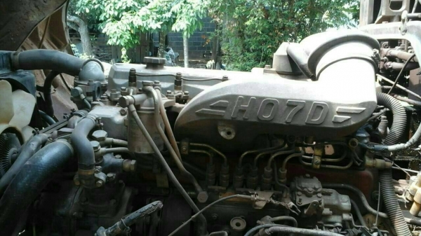 หกล้อติดเครน