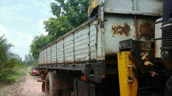 หกล้อติดเครน