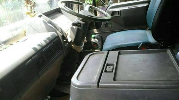 หกล้อติดเครน