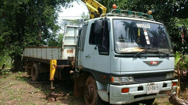 หกล้อติดเครน