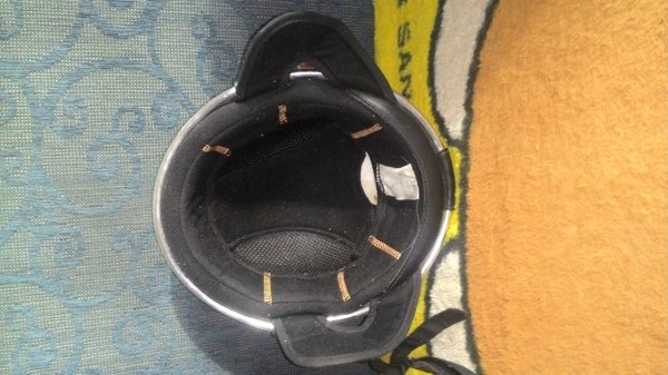 ขายด่วนหมวกกันน็อคมือสอง 2 ใบ 400 ส่งฟรี โทร 0988692320