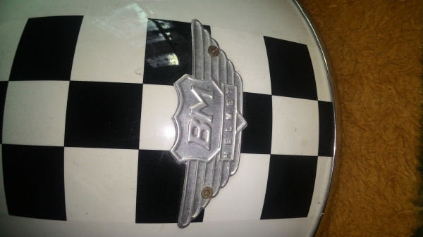 ขายด่วนหมวกกันน็อคมือสอง 2 ใบ 400 ส่งฟรี โทร 0988692320