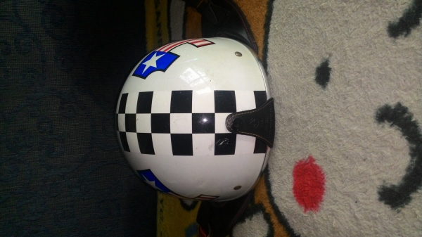 ขายด่วนหมวกกันน็อคมือสอง 2 ใบ 400 ส่งฟรี โทร 0988692320