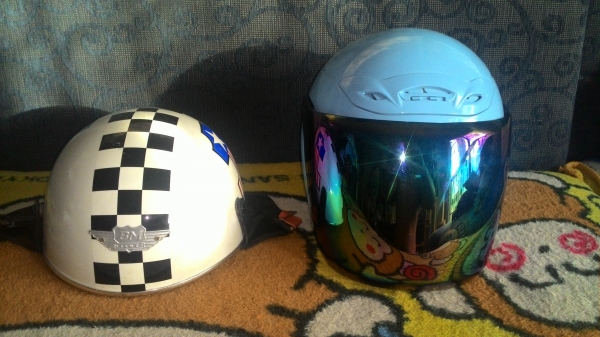 ขายด่วนหมวกกันน็อคมือสอง 2 ใบ 400 ส่งฟรี โทร 0988692320