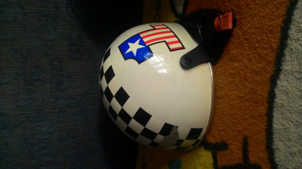 ขายด่วนหมวกกันน็อคมือสอง 2 ใบ 400 ส่งฟรี โทร 0988692320