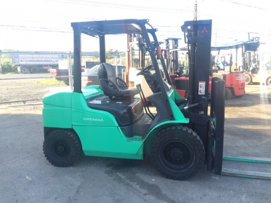 ขายโฟล์คลิฟท์ MITSUBISHI รุ่นล่าสุด ดีเซลเกียร์ธรรมดา ยก 3 ตัน 3เมตร เสาเข้าตู้มีไซด์ชิพ สภาพดีมาก 094-4267888 จะเด็ด