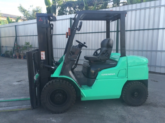 ขายโฟล์คลิฟท์ MITSUBISHI รุ่นล่าสุด ดีเซลเกียร์ธรรมดา ยก 3 ตัน 3เมตร เสาเข้าตู้มีไซด์ชิพ สภาพดีมาก 094-4267888 จะเด็ด