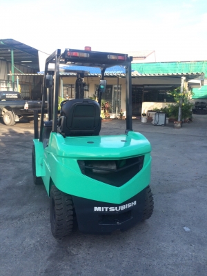 ขายโฟล์คลิฟท์ MITSUBISHI รุ่นล่าสุด ดีเซลเกียร์ธรรมดา ยก 3 ตัน 3เมตร เสาเข้าตู้มีไซด์ชิพ สภาพดีมาก 094-4267888 จะเด็ด
