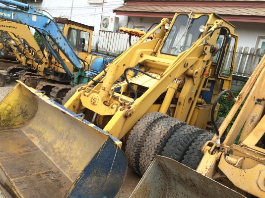 รถตักล้อยาง Komatsu  SD23  มือสองจากนอก