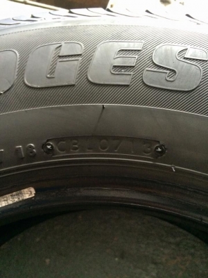 ขายยางกะบะขอบ 15" 215-70R15 ปี 13 Bridgestone Duravis สวยๆ4เส้น ขาย 3,500 บาท