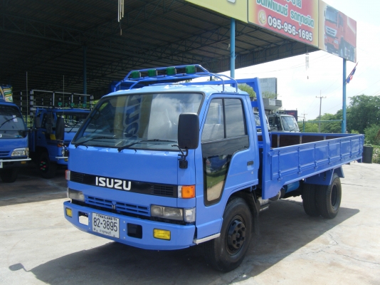 Isuzu NPR 135 แรง