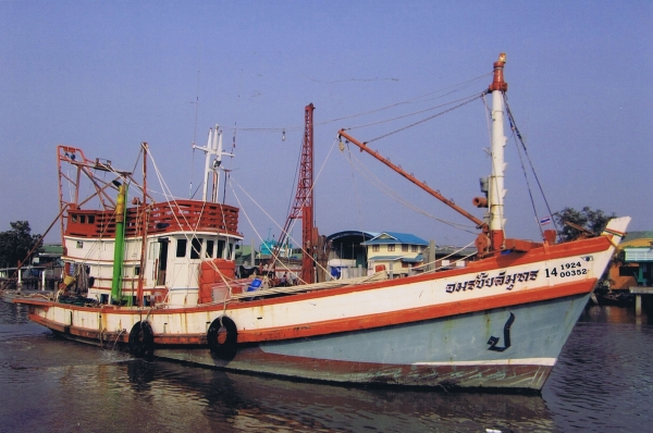 ขายเรือลากแขกพร้อมพร้อมอาชญาบัตรและเครื่องมือสามารถทำงานได้เลย0843628545