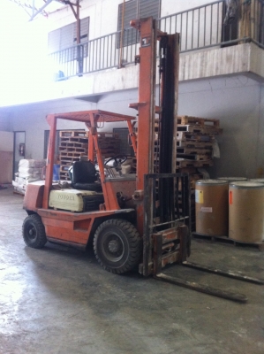 รถFork Lift (TOYOTA)รุ่น 4เสา สูง5เมตร ขนาด2.5ตัน