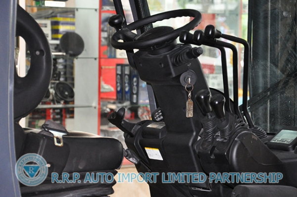 ขายรถโฟล์คลิฟท์มือสอง TOYOTA รุ่น 8FD30 ราคา 495,000 บาท นำเข้าจากประเทศญี่ปุ่น 100\% ไม่เคยใช้งานในไทย