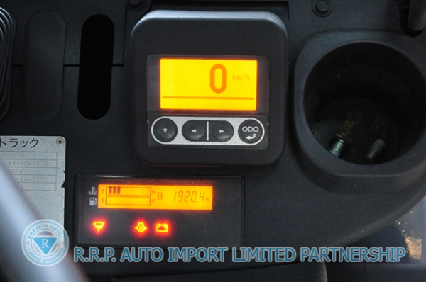 ขายรถโฟล์คลิฟท์มือสอง TOYOTA รุ่น 8FD30 ราคา 495,000 บาท นำเข้าจากประเทศญี่ปุ่น 100\% ไม่เคยใช้งานในไทย