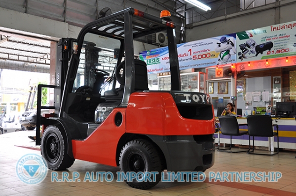 ขายรถโฟล์คลิฟท์มือสอง TOYOTA รุ่น 8FD30 ราคา 495,000 บาท นำเข้าจากประเทศญี่ปุ่น 100\% ไม่เคยใช้งานในไทย