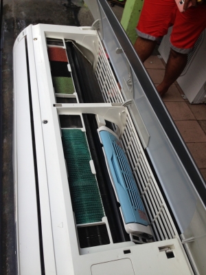 **** ขายแอร์ LG 12500 BTU ตัวTOP สภาพสวย **** **** ขายแอร์ LG 12500 BTU ตัวTOP สภาพสวย ****