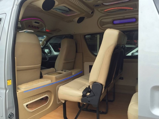 โทร 0922726669 คุณตันหยงค่ะ รถตู้ดีเซลล์. แต่งวีไอพี. แอร์ไมโครบัส. กล้องส่องหลัง. ทีวีขนาดยักษ์จอสไลด์. ล้อแม็ค. สวยจัดครบเซ็ต.  ปี. 2013