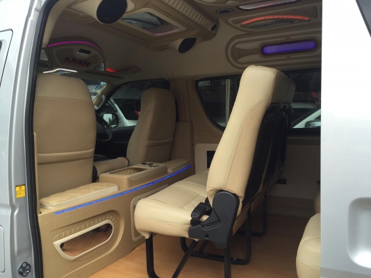 โทร 0922726669 คุณตันหยงค่ะ รถตู้ดีเซลล์. แต่งวีไอพี. แอร์ไมโครบัส. กล้องส่องหลัง. ทีวีขนาดยักษ์จอสไลด์. ล้อแม็ค. สวยจัดครบเซ็ต.  ปี. 2013