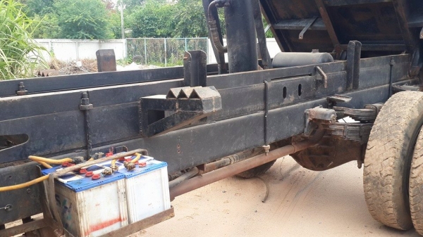 ขาย6ล้อดัมพ์อีซูซุ หน้ายาว แชชซีสวยมากมาจากโรงงานญี่ปุ่น เครื่อง 165 พ.เพาเวอร์ ช่วงล่าง200จัมโบ้ สโลว์กลาง กระบะสวย กระบอกใหญ่ พร้อมลงลุยงาน