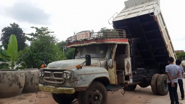 ขาย6ล้อดัมพ์อีซูซุ หน้ายาว แชชซีสวยมากมาจากโรงงานญี่ปุ่น เครื่อง 165 พ.เพาเวอร์ ช่วงล่าง200จัมโบ้ สโลว์กลาง กระบะสวย กระบอกใหญ่ พร้อมลงลุยงาน