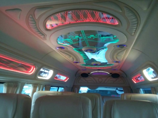 รายละเอียด โทร 0922726669 คุณตันหยง เบสออโต้แวน ขายรถตู้ดีเซล2.5 ปี 14 เกียMT. แต่งวีไอพีเบาะสี่แถว ชุดแต่งรอบคัน. โครเมื่อมรอบคัน ทีวีจอ24นิ้วสไลไฟฟา้ คอนโซนซี