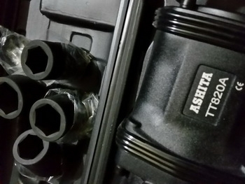 บล็อคลม ยี่ห้อ ASHITA ขนาด 1 นิว พร้อมหัวบล็อค 4 หัว สำหรับถอดล้อรถ 6 และ 10 ล้อ