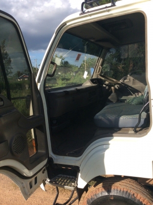 6ล้อISUZU ดั๊ม2เพลา (4WD) เครื่อง4HG1 (130 แรง)ครัทซีใหญ่ ช่วงล่างใหญ่ พาว์เวอร์ ไฟฟ้า รถเดิมๆสภาพสวยจัด มีสโลพร้อมใช้งาน ขาย 600,000 บาท (ศุภากร 081-4252943)