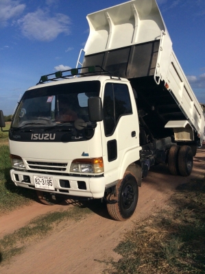 6ล้อISUZU ดั๊ม2เพลา (4WD) เครื่อง4HG1 (130 แรง)ครัทซีใหญ่ ช่วงล่างใหญ่ พาว์เวอร์ ไฟฟ้า รถเดิมๆสภาพสวยจัด มีสโลพร้อมใช้งาน ขาย 600,000 บาท (ศุภากร 081-4252943)