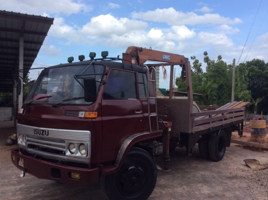 ISUZU 6ล้อบรรทุกติดเครน เครื่อง 185 แรง (6BF) 6เกียร์เดินหน้า  มีแอร์ พวงมาลัยพาวเวอร์ พร้อมเครน 3 T 3 ปอก  เครื่องดี ขับดี  ครัทซีสวย ขาย 390,000 บาท (ศุภากร 081-4252943)
