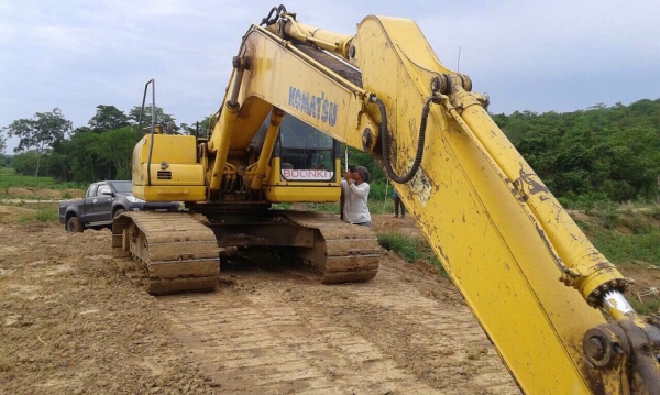 ขายด่วน KOMATSU PC200-7 ไมล์12,xxxชม.ค่ะ