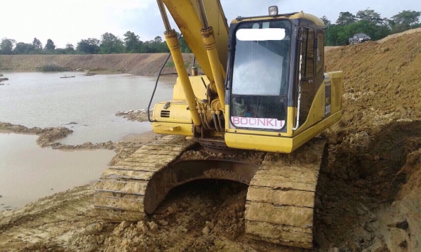 ขายด่วน KOMATSU PC200-7 ไมล์12,xxxชม.ค่ะ