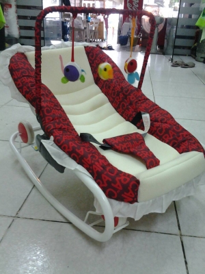 เปลโยกเยกกับเข็น เปลโยกเยกกับเข็น