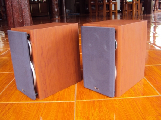 ขายลำโพงสวยๆ 2 คู่